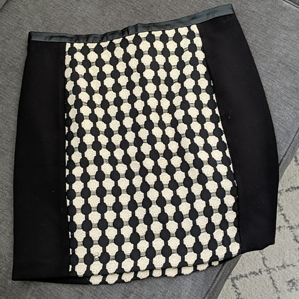 H&M black and beige weaved skirt